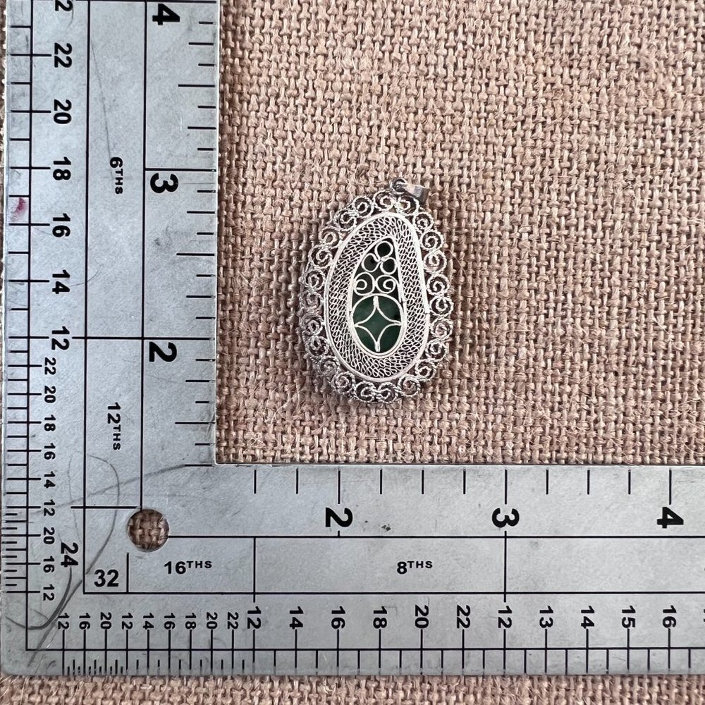 Silver 925 intricate jade center Asian pendant green vintage - Picture 6 of 6